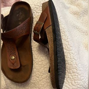 White Mountain Sandals  size 8 1/2